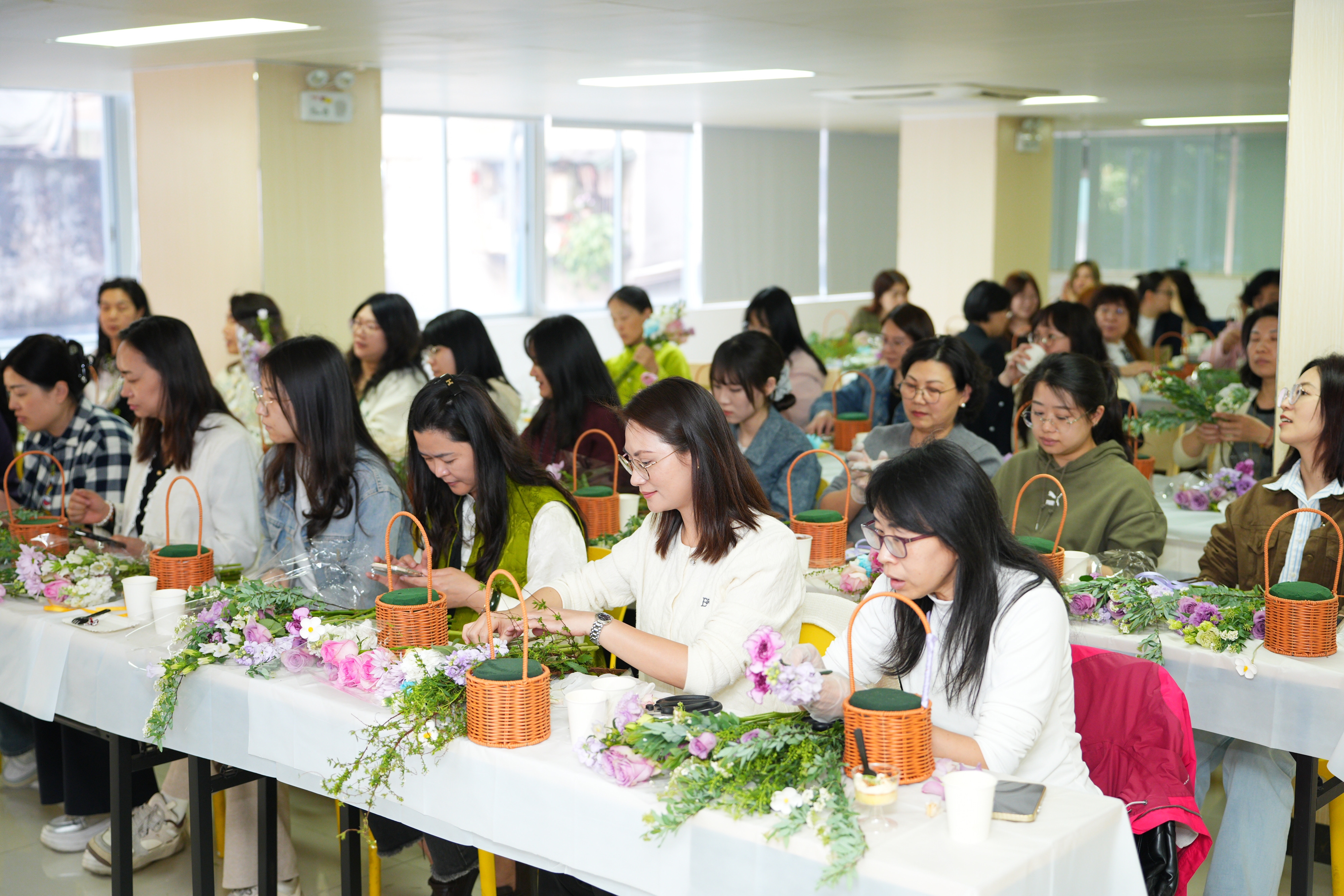 广州公证处举办插花艺术活动庆祝国际劳动妇女节