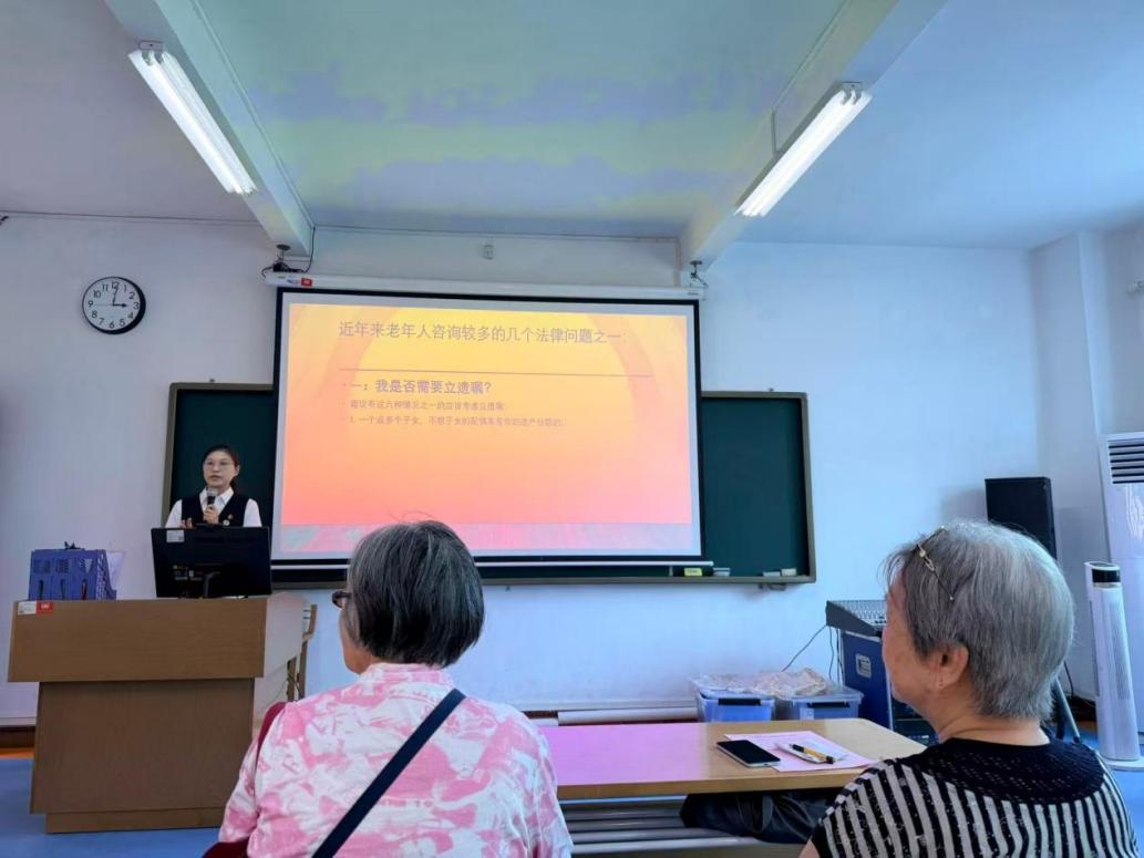 一场开在养老院里的公证普法课